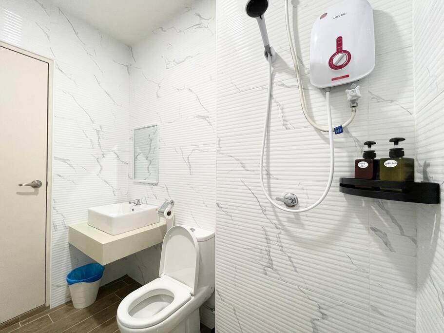 Апартаменты Quartz Near To Jonker Walk With Infinity Pool Cozy 3B2B Малакка Экстерьер фото