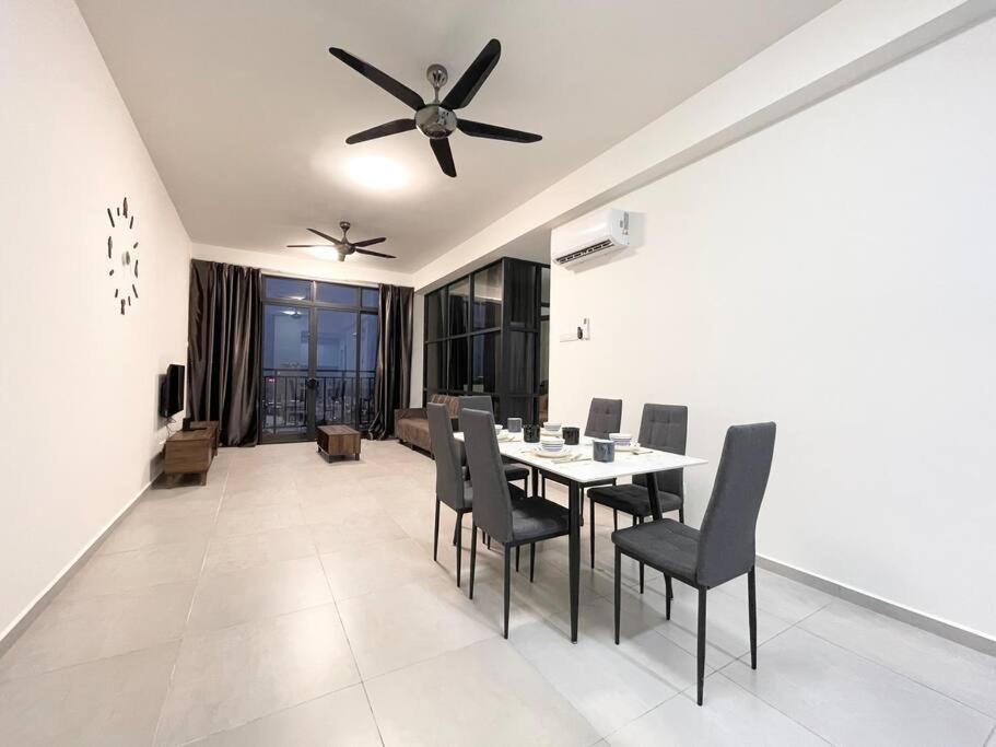 Апартаменты Quartz Near To Jonker Walk With Infinity Pool Cozy 3B2B Малакка Экстерьер фото