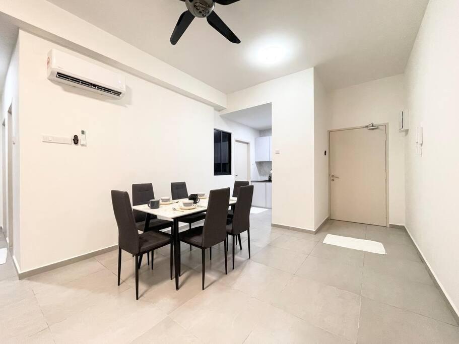 Апартаменты Quartz Near To Jonker Walk With Infinity Pool Cozy 3B2B Малакка Экстерьер фото