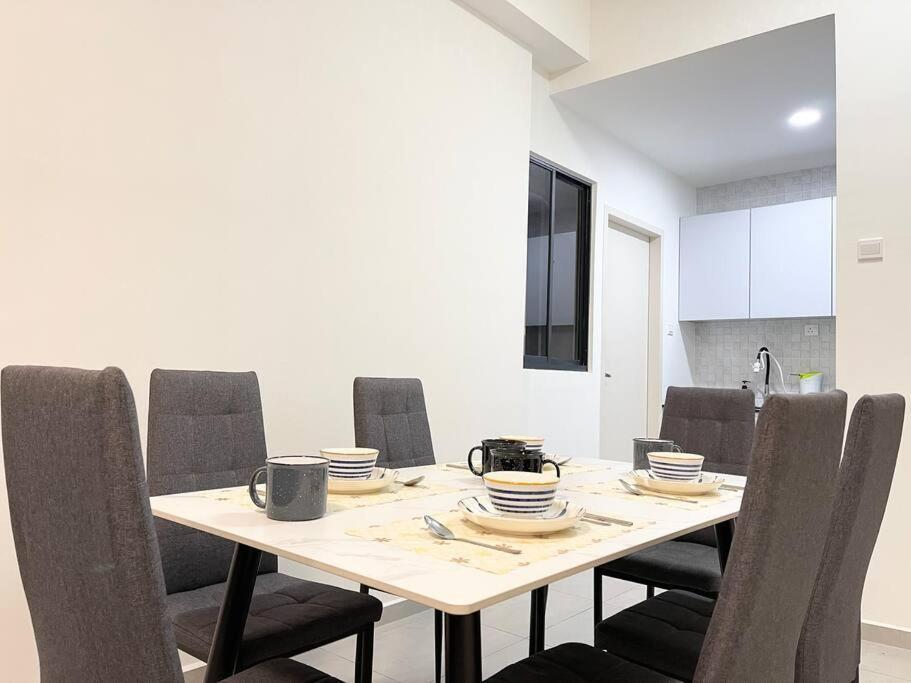 Апартаменты Quartz Near To Jonker Walk With Infinity Pool Cozy 3B2B Малакка Экстерьер фото